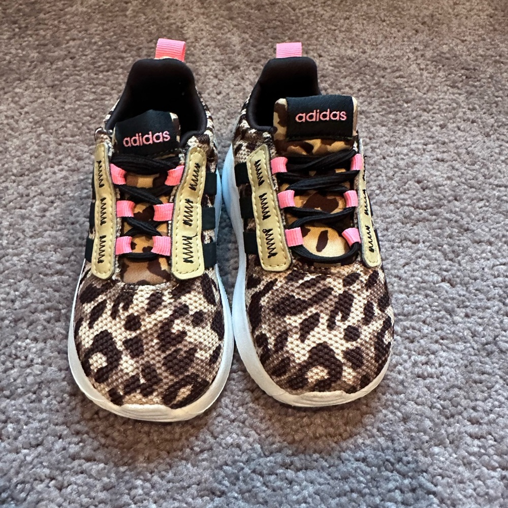 Adidas toddler sz 6
